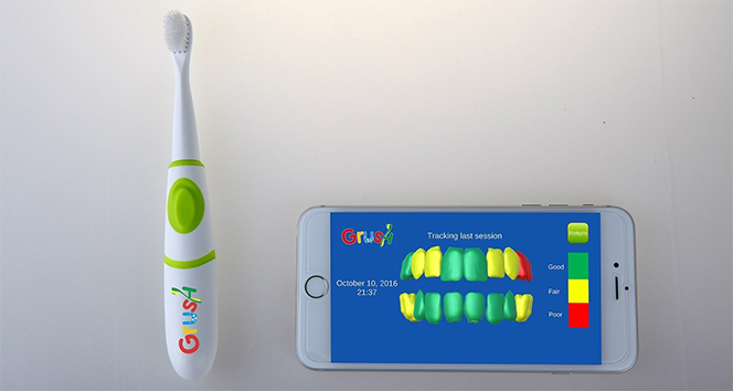 Çocuklar için akıllı diş fırçası üretildi