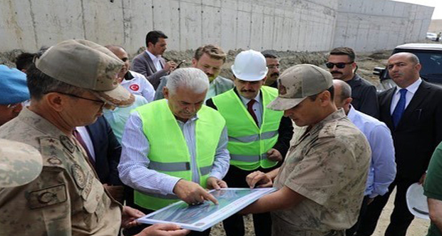Binali Yıldırım,Refahiye’deki Jandarma Komando Tabur Komutanlığı hizmet binası tesisleri ziyaret etti