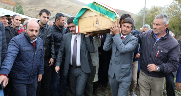 Erzincan Valisi Ali Arslantaş, Gemecik Köyü Muhtarı Ersin Ağtaş’ın Cenaze Merasimine Katıldı