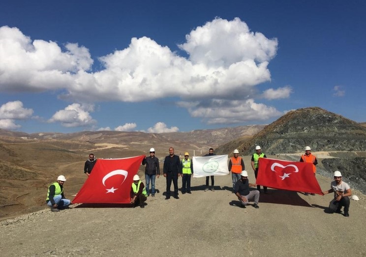 Turnaçayırı barajı inşaatından Mehmetçiğe selam