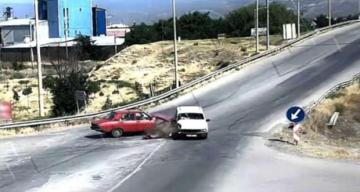Erzincan’da İki Otomobilin Çarpışması sonucu kaza meydana geldi