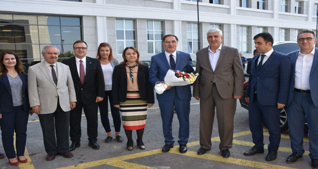 Kamu Başdenetçisi Malkoç’tan MTÜ Rektörü Karabulut’a Ziyaret