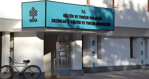 Erzincan İl Kültür Konferans Salonu Kaderine Terk Edildi