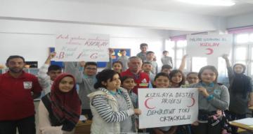 ÖĞRENCİLERDEN KIZILAY’IN YARDIM KAMPANYASINA DESTEK