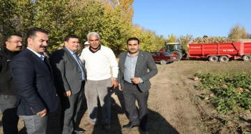 Erzincan Valisi Ali Arslantaş, Şeker Pancarı Hasat Etti