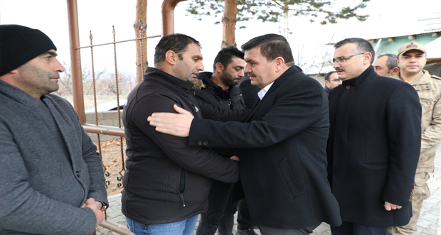 Erzincan Valisi Ali Arslantaş, Gazeteci İbrahim Gürler’i Acı Gününde Yalnız Bırakmadı