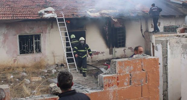 Kızılay Mahallesinde Müstakil bir ev de yangın meydana geldi