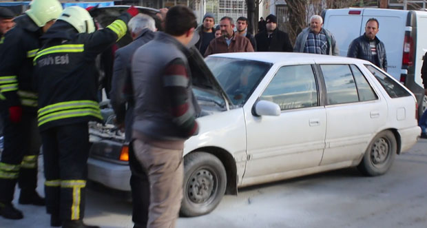 Erzincan’da araç yangını itfahiye ekipleri tarafından söndürüldü