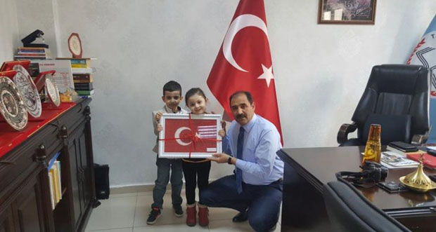 Erzincan İl Milli Eğitim Müdürü Aziz günde bir aylık maşını bağışlayarak katıldı