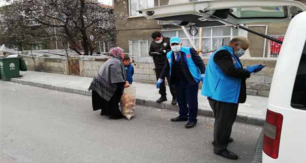 Erzincan’da Görevliler İhtiyaç Sahibi Ailelerin Yardımına Koşuyor
