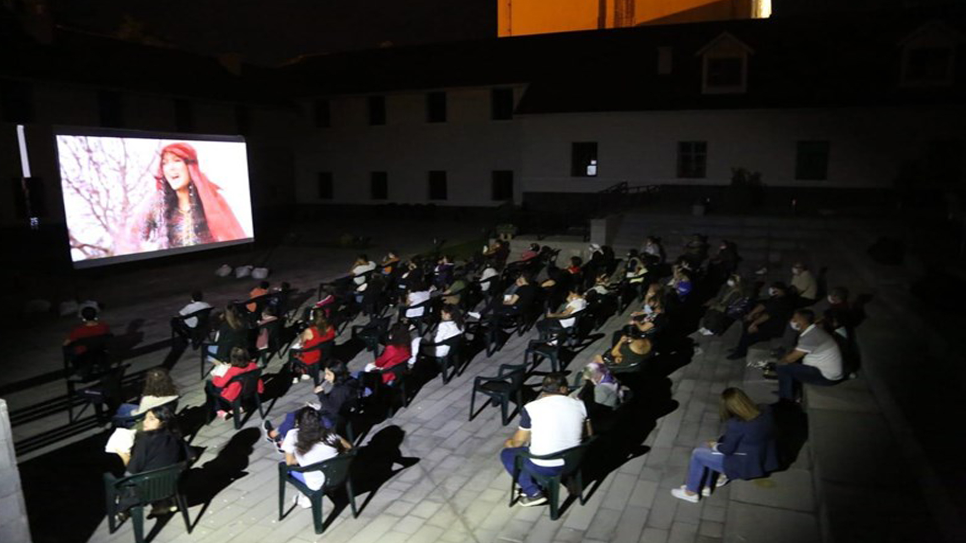 Tunceli’de Yaz Akşamları Açık Hava Sinemasında Unutulmaz Türk Filmleri