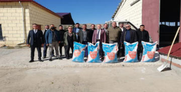 SÜT VEREN ÜRETİCİLERE ÇEŞİTLİ ÜRÜNLER DAĞITILDI