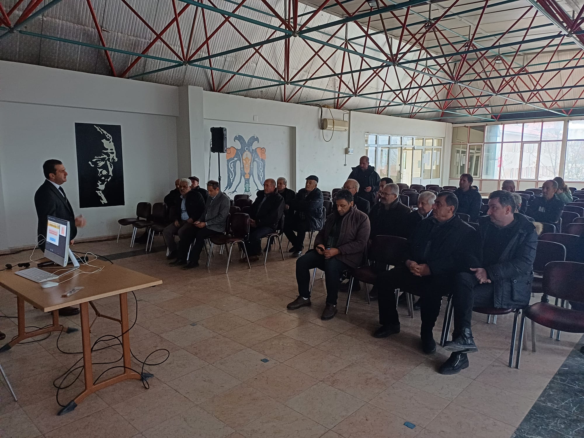 İLÇELERDE ARICILARA YÖNELİK EĞİTİM PROGRAMLARI DÜZENLENDİ