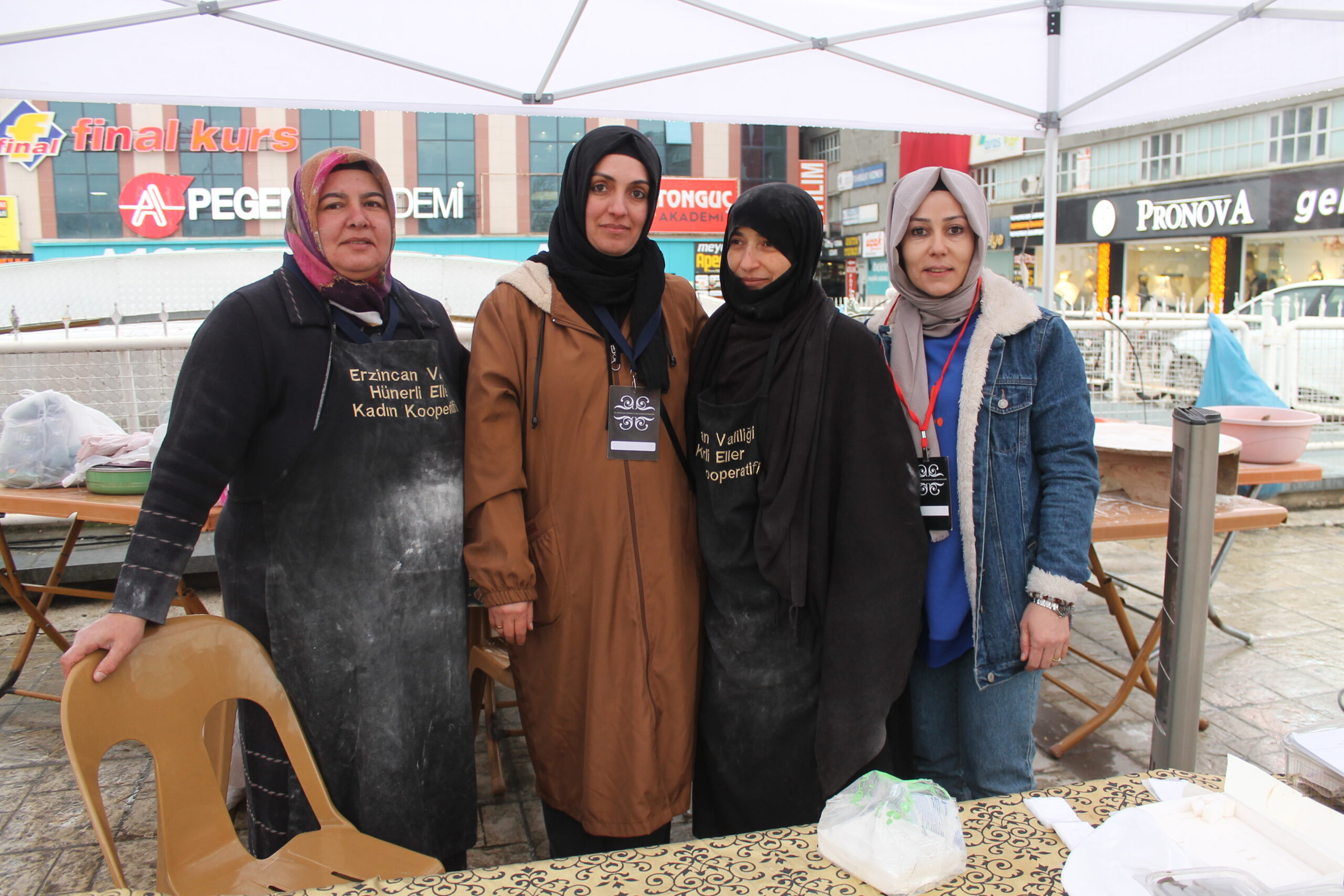 İHTİYAÇ SAHİBİ EV HANIMLARINA KADIN KOOPERATİFİNDEN DESTEK