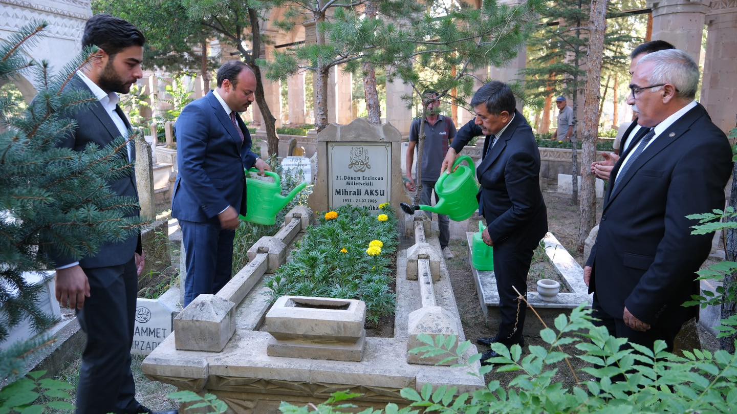 MİHRALİ AKSU MEZARI BAŞINDA ANILDI