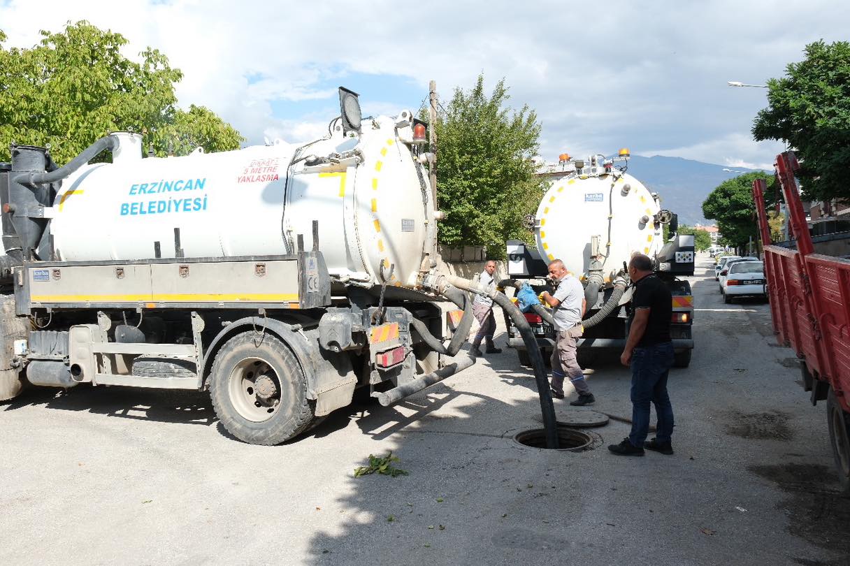 KANALİZASYON VE HAT YENİLEME ÇALIŞMALARI YAPILIYOR