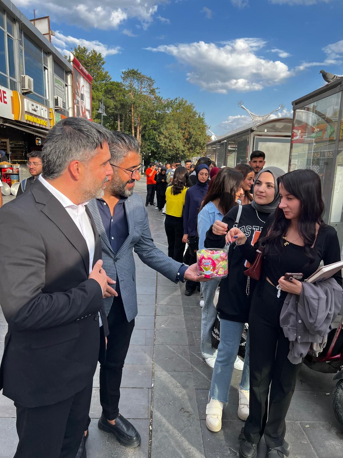 BAŞKAN KABADAYI, ÜNİVERSİTE ÖĞRENCİLERİYLE BULUŞTU