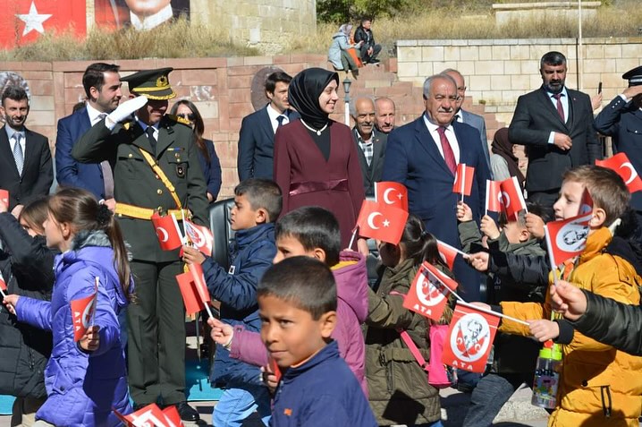 CUMHURİYET BAYRAMI ERZİNCAN’IN İLÇELERİNDE COŞKUYLA KUTLANDI