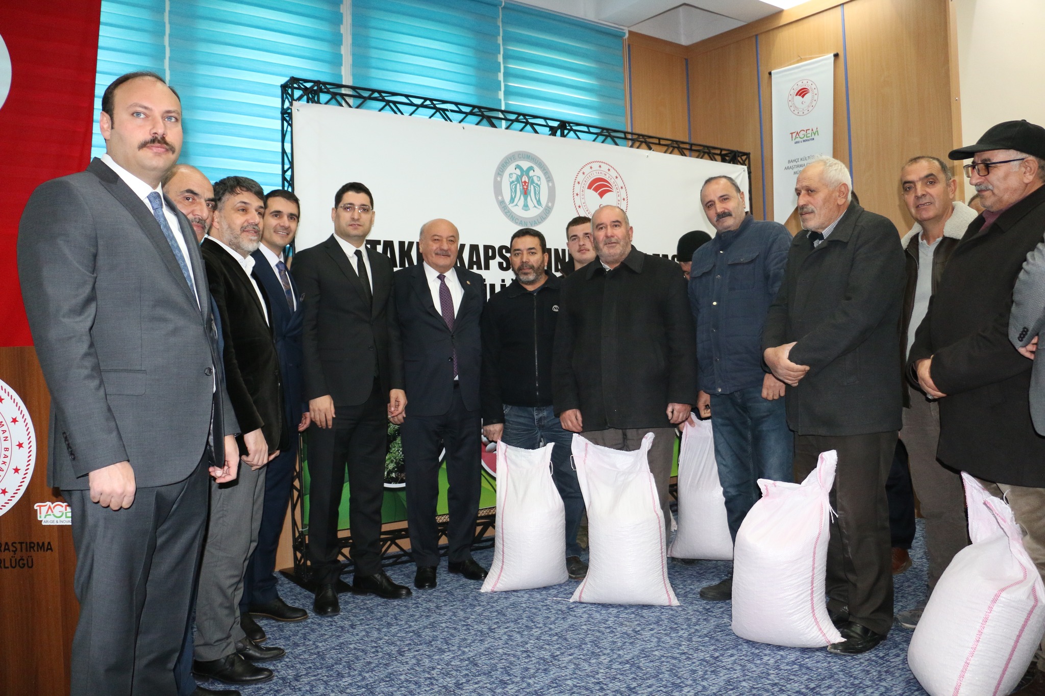 ERZİNCAN’DA ÇİFTÇİLERE YERLİ VE MİLLİ TOHUM TEDARİK EDİLDİ