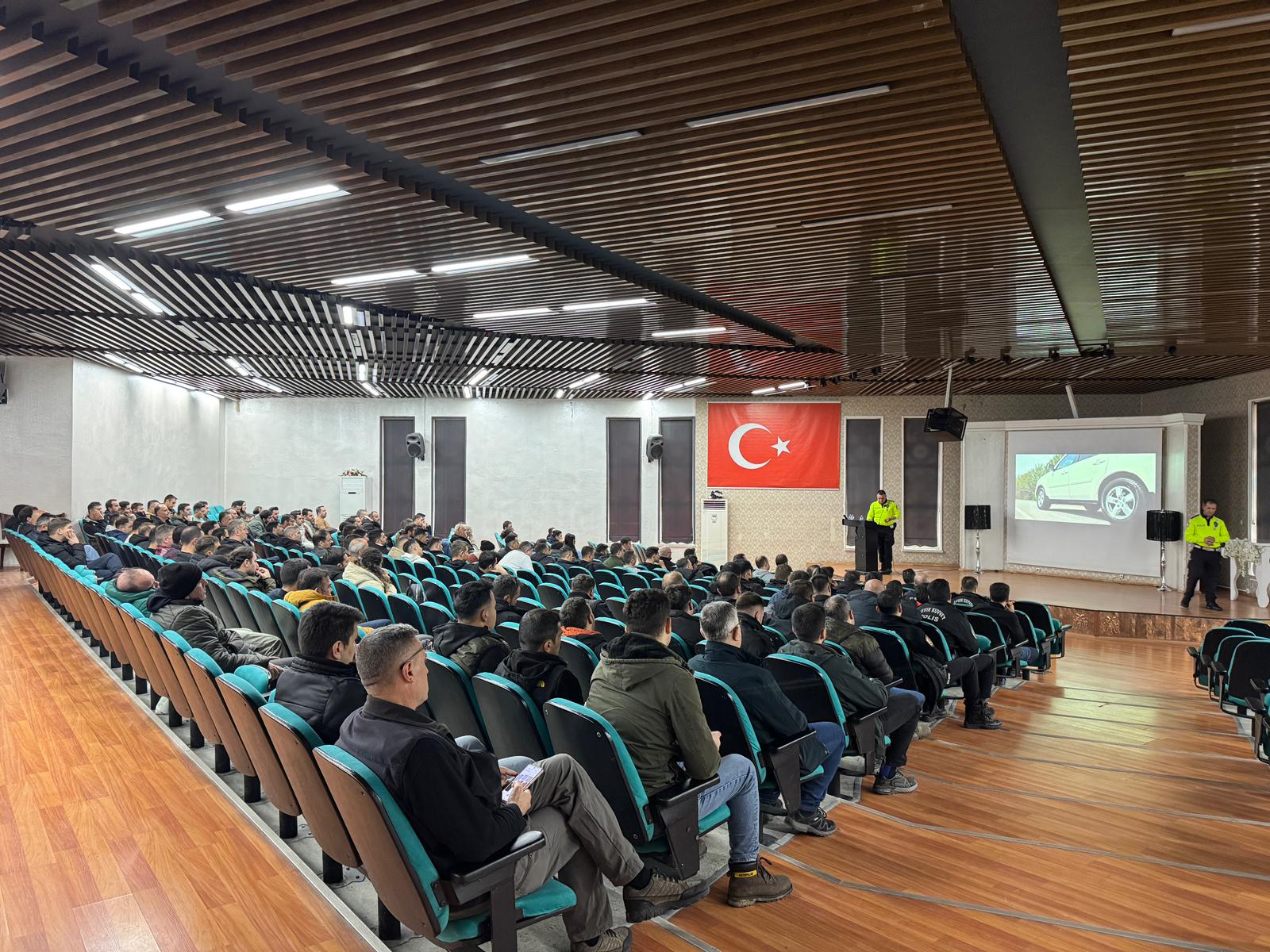 TRAFİK EKİPLERİ DİĞER ŞUBELERİ BİLGİLENDİRİYOR