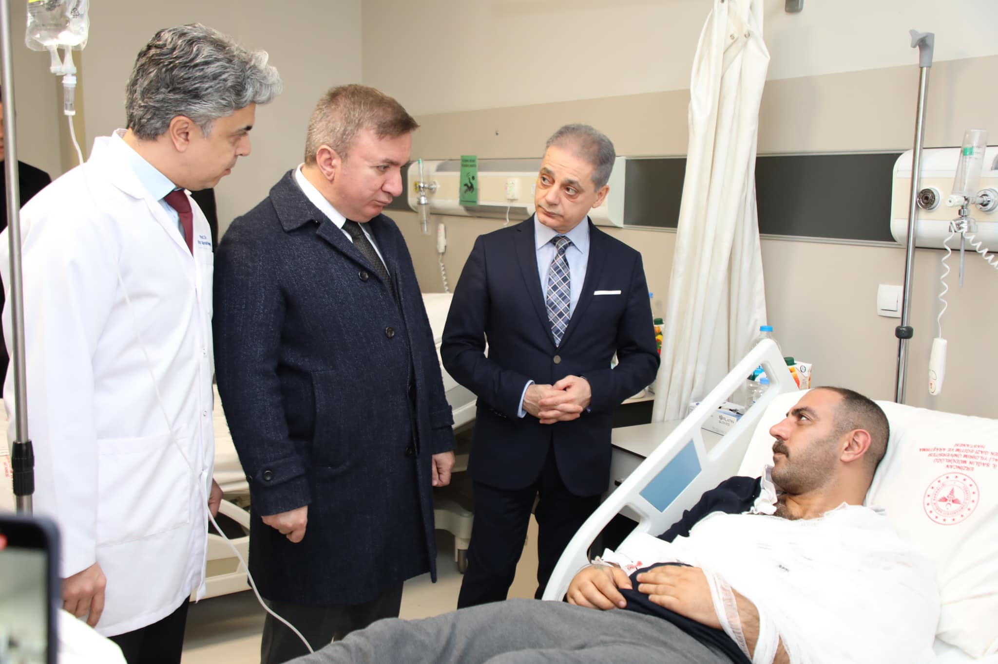 VALİ AYDOĞDU OTOBÜS KAZAZEDELERİNİ ZİYARET ETTİ