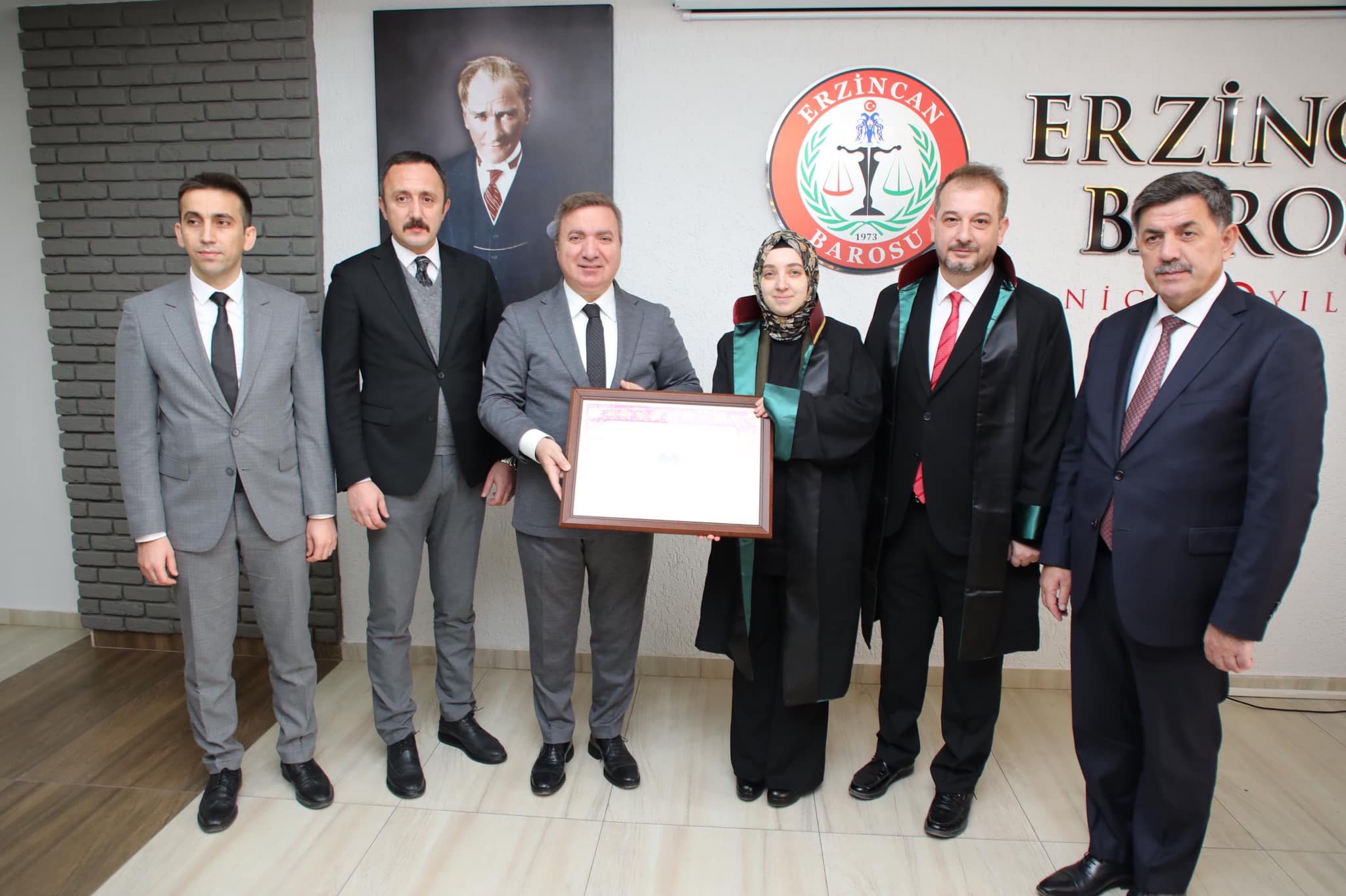 VALİ YARDIMCISI KURT AVUKATLIK RUHSATINI ALDI