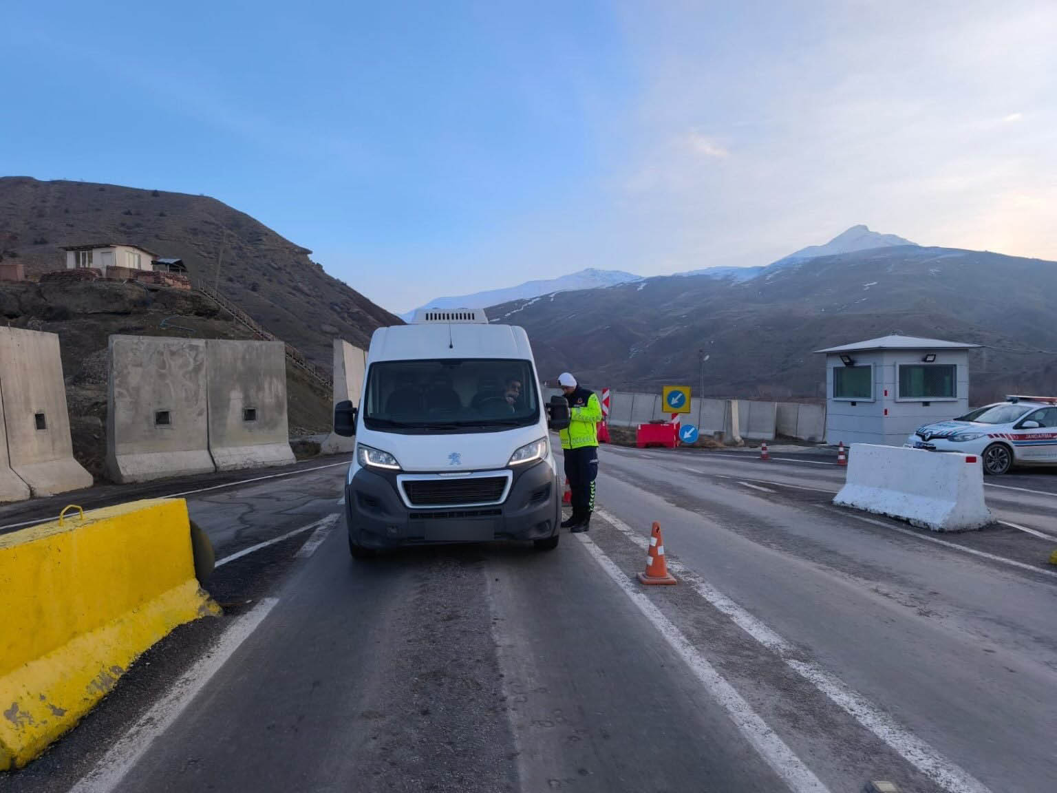 ERZİNCAN’DA KAYIP 8 ŞAHIS BULUNDU, 128 ARANAN ŞAHIS YAKALANDI