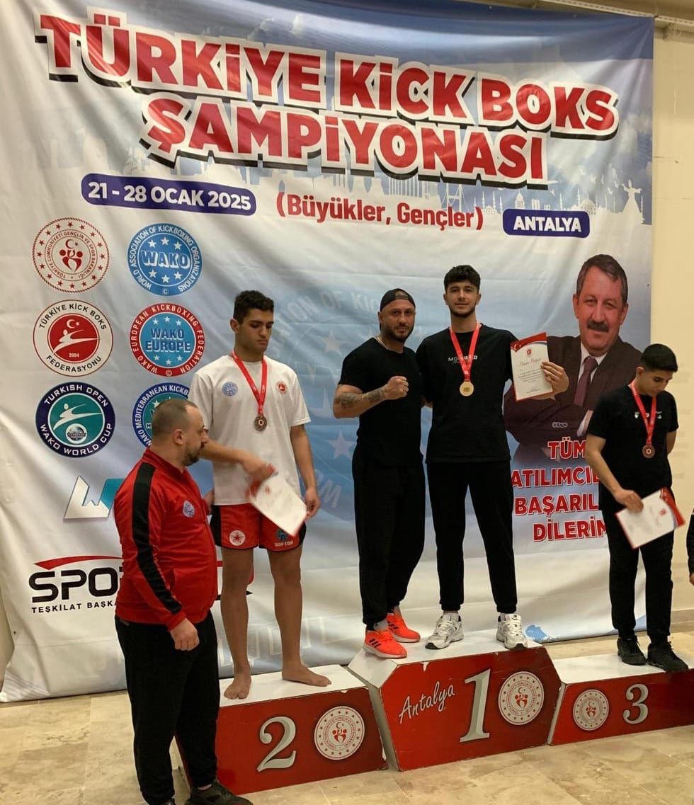 ERZİNCANLI SPORCU CANER DEMİR, TÜRKİYE KİCK BOKS ŞAMPİYONU OLDU!