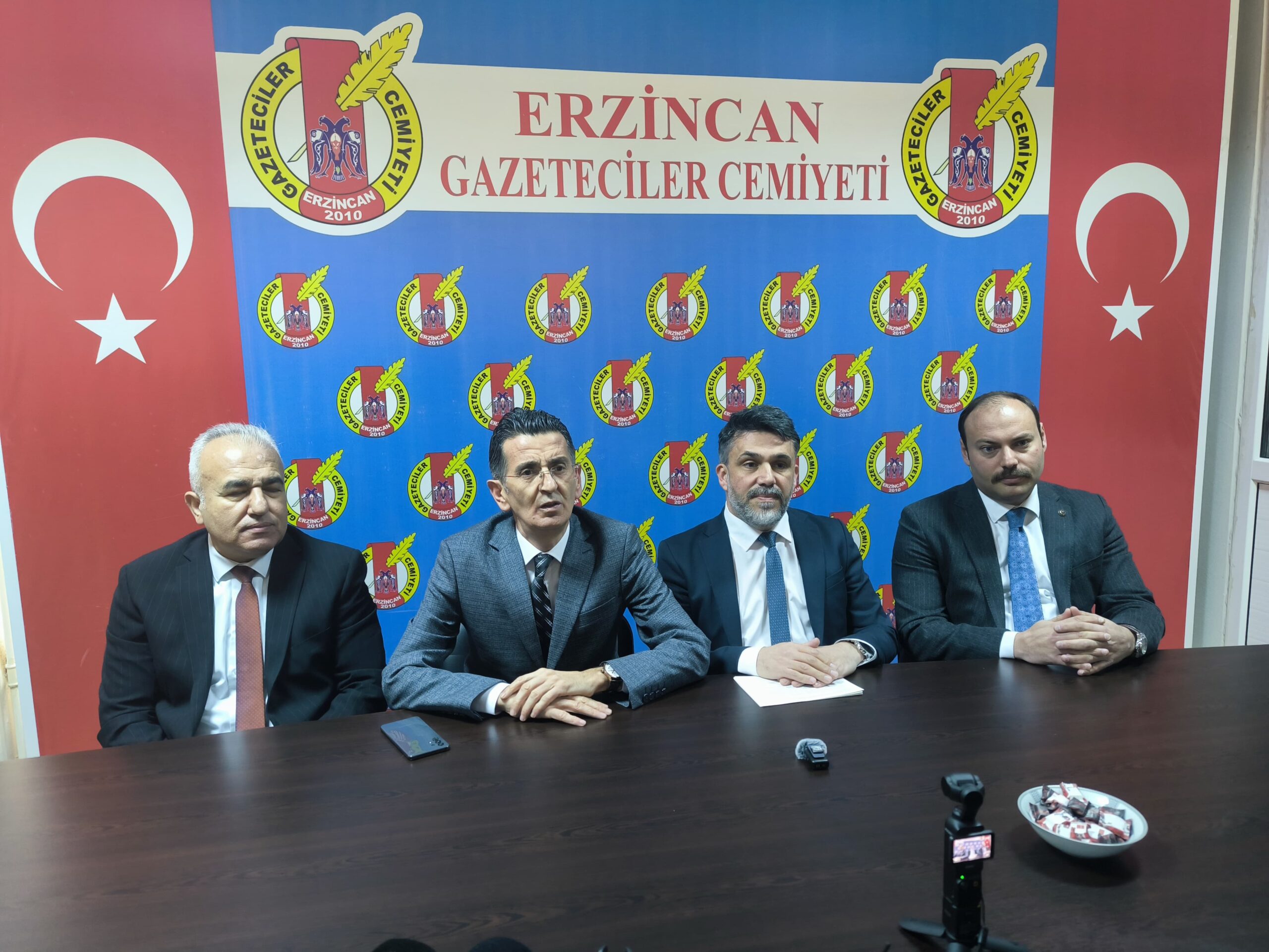 ERZİNCAN’DA SİYASİ PARTİLERDEN KARDEŞLİK ÖRNEĞİ