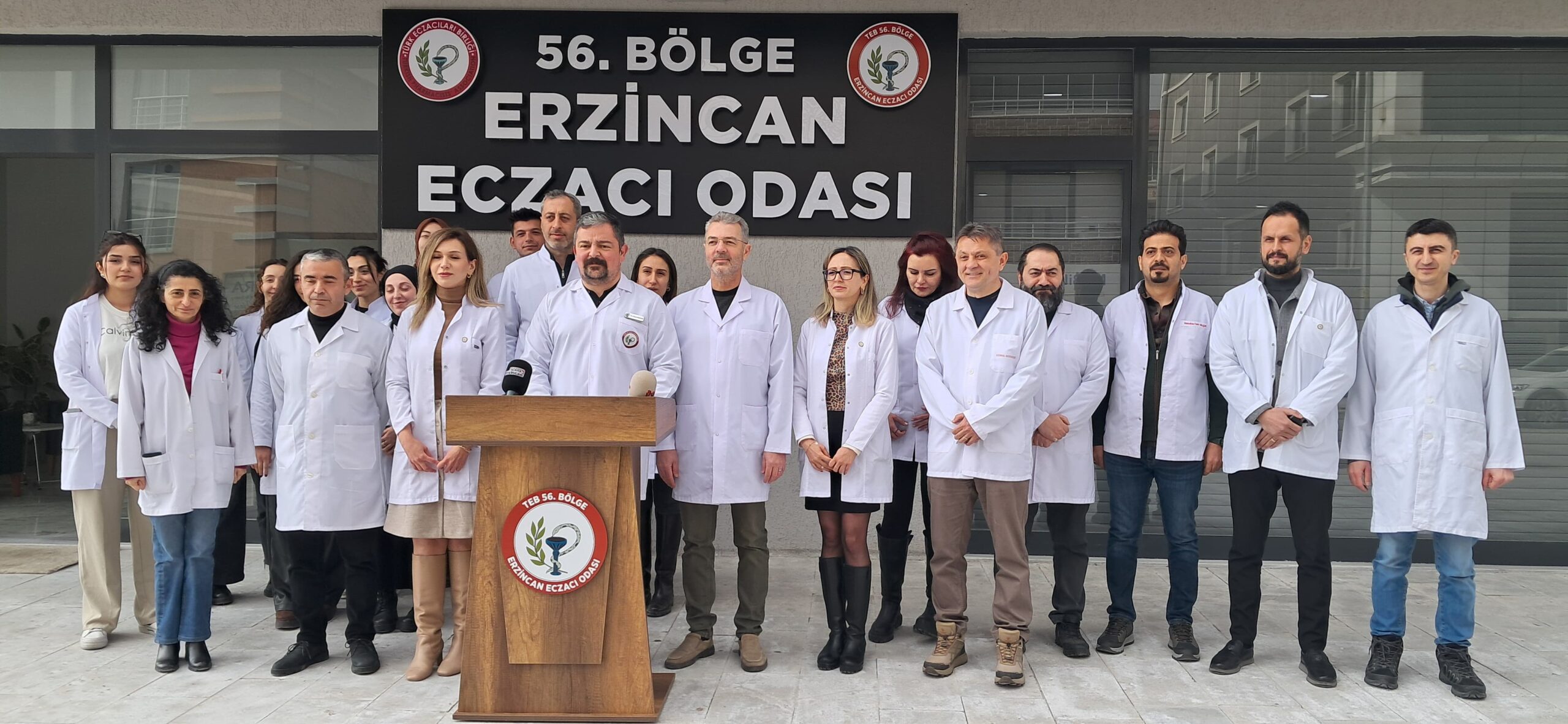 ERZİNCAN ECZACILARINDAN ÇAĞRI: “SAĞLIK KAPINIZ AÇIK KALSIN”