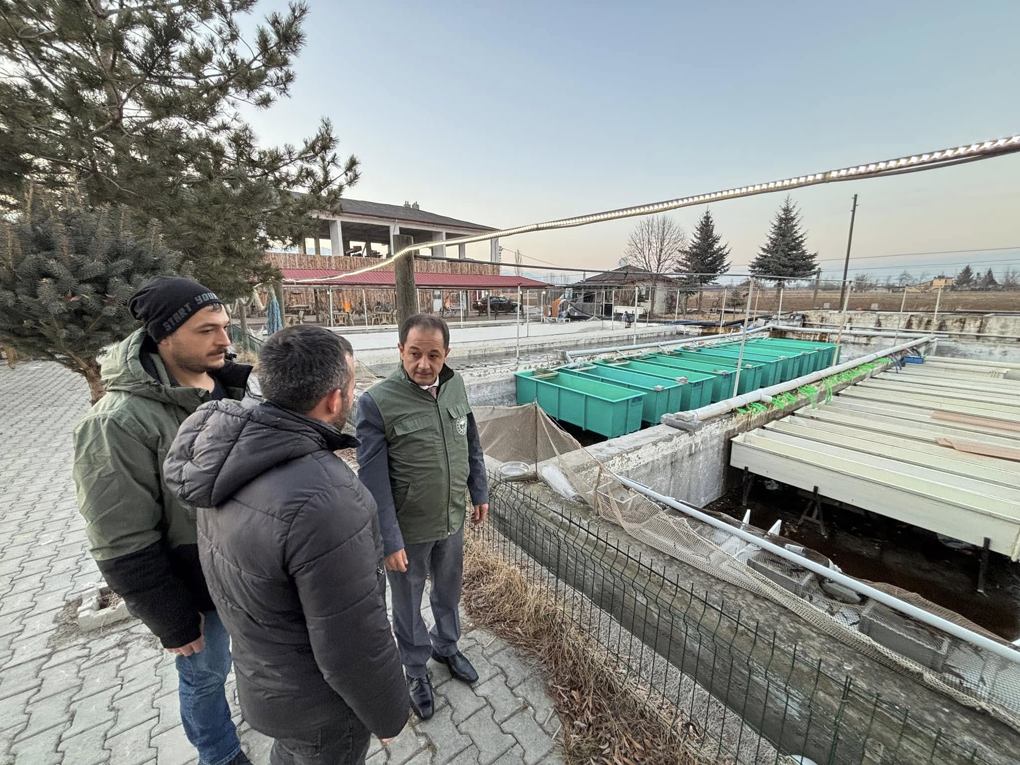 MÜDÜR KOÇAKER’DEN ALABALIK İŞLETMESİNE ZİYARET