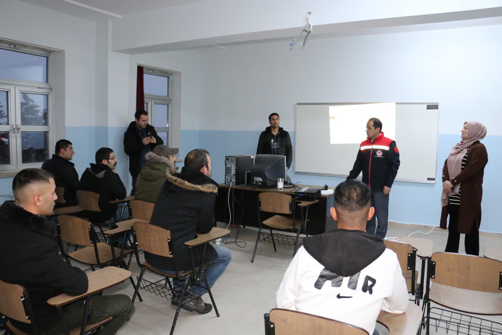 MÜDÜR KOÇAKER’DEN “TEHLİKELİ VE ÇOK TEHLİKELİ İŞLERDE ET VE ET ÜRÜNLERİ İŞLEMECİLİĞİ” KURSUNA ZİYARET