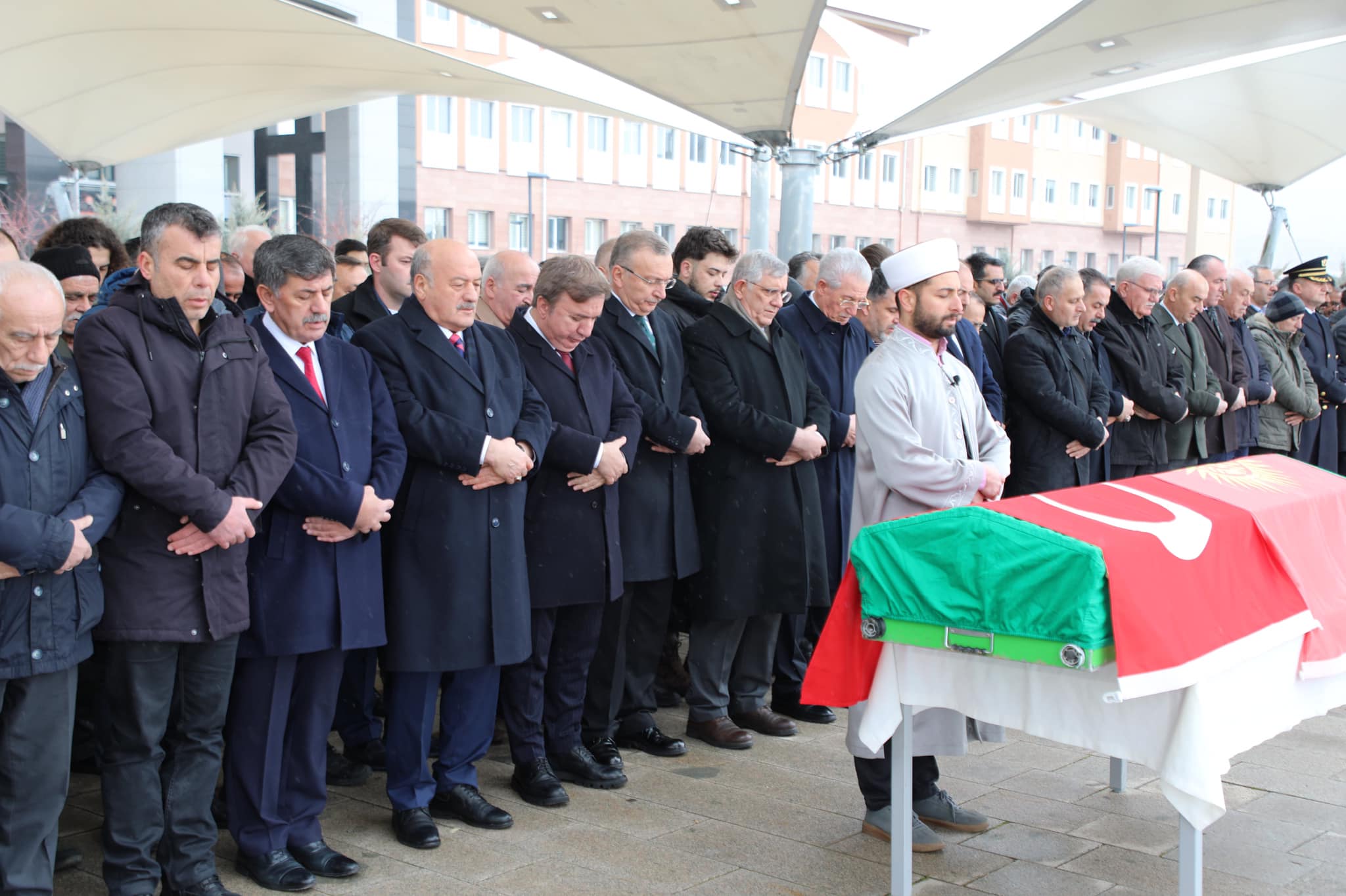 PROF. DR. YENER ÖZEN ERZİNCAN’DA SON YOLCULUĞUNA UĞURLANDI