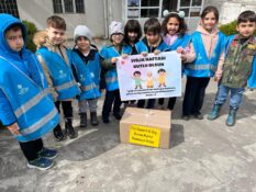 MİNİKLERDEN İHTİYAÇ SAHİPLERİNE RAMAZAN KOLİSİ