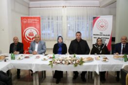 VALİ YARDIMCISI RUMEYSA SENA KURT’TAN HUZUREVİ ZİYARETİ
