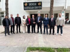 ANAHTAR PARTİSİ’NDEN ERZİNCAN GAZETECİLER CEMİYETİ’NE HAYIRLI OLSUN ZİYARETİ