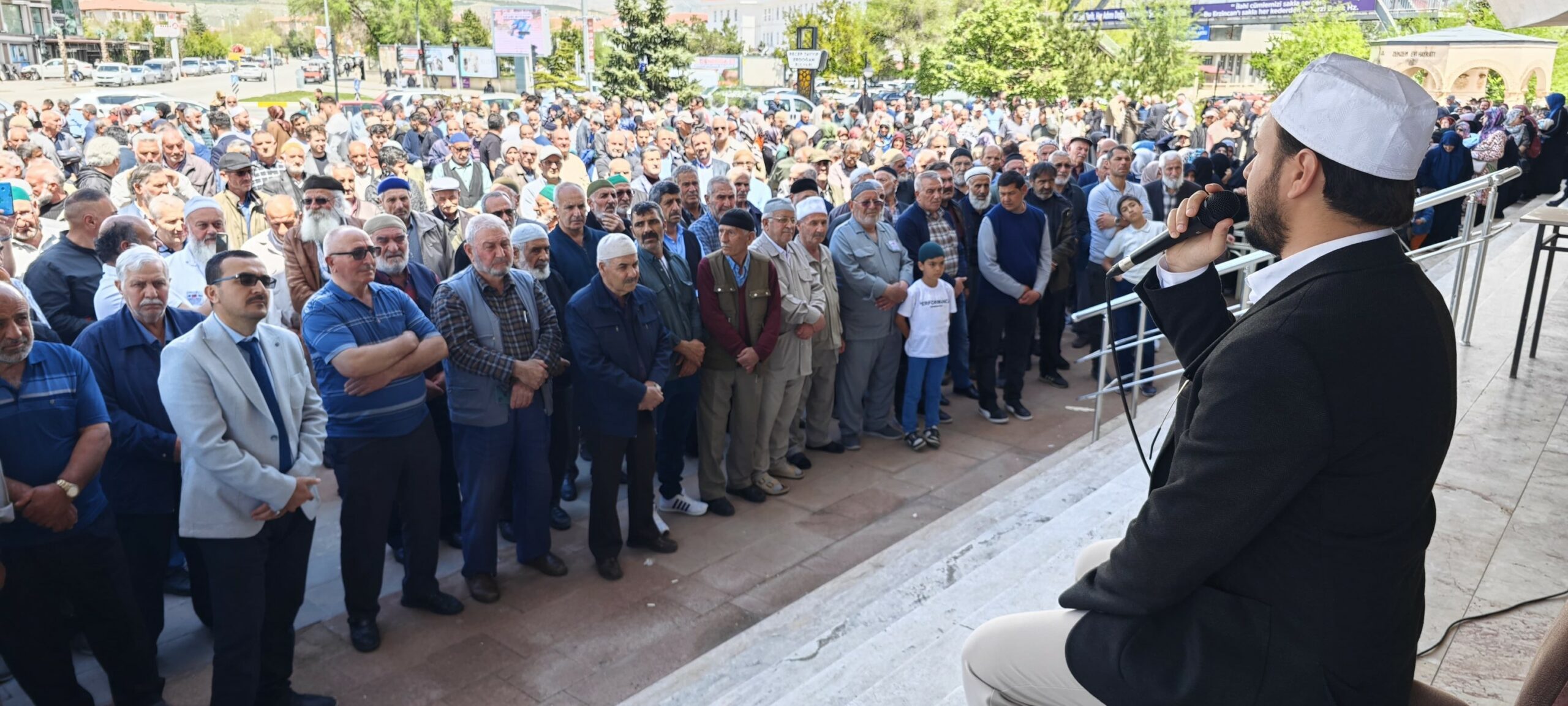 2025 YILI HACI ADAYLARI DUALARLA MEDİNE-İ MÜNEVVERE’YE UĞURLANDI