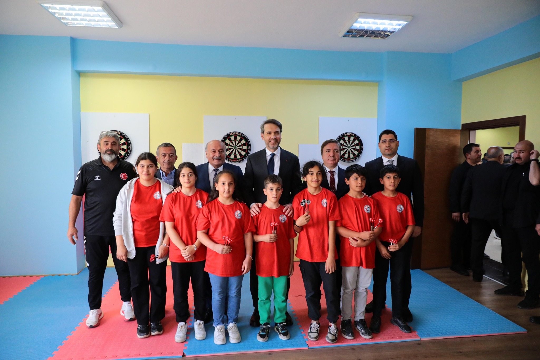 BAKAN BAYRAKTAR’DAN DEĞER ERZİNCAN TİCARET SPOR KULÜBÜ’NE ZİYARET