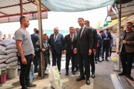 BAKAN BAYRAKTAR’DAN YANGIN MAĞDURU ESNAFA ZİYARET