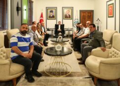 BUĞDAY MEYDANI’NDAKİ YANGINDAN ZARAR GÖREN ESNAFLARDAN VALİ AYDOĞDU’YA TEŞEKKÜR ZİYARETİ