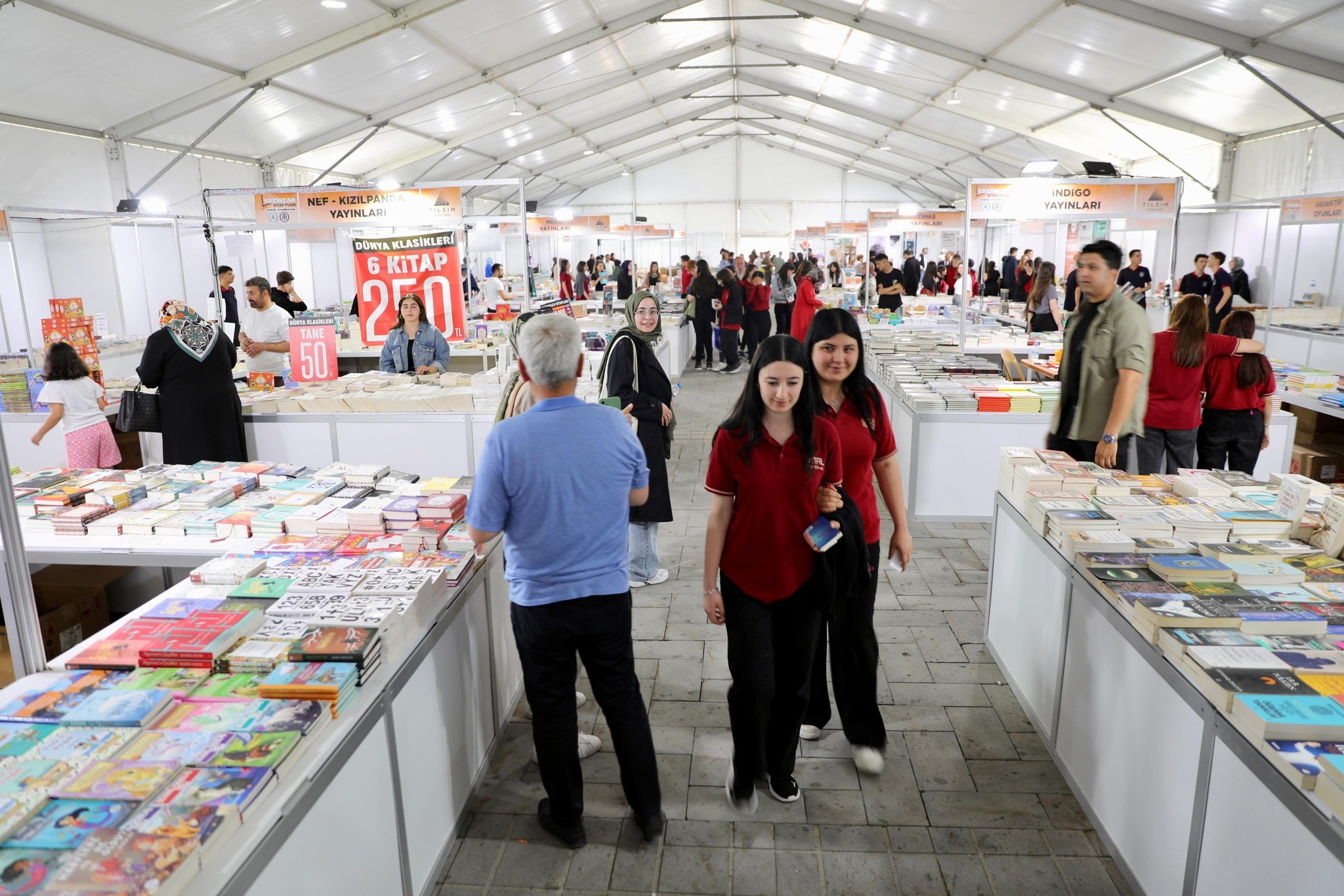 ERZİNCAN’DA KİTAP FUARI AÇILDI