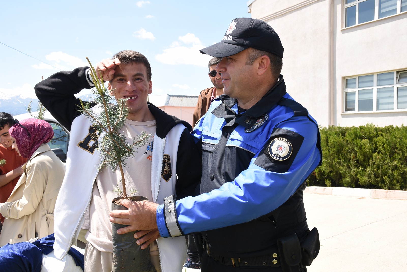 ERZİNCAN’DA ÖZEL ÖĞRENCİLERLE ANLAMLI FİDAN DİKİMİ