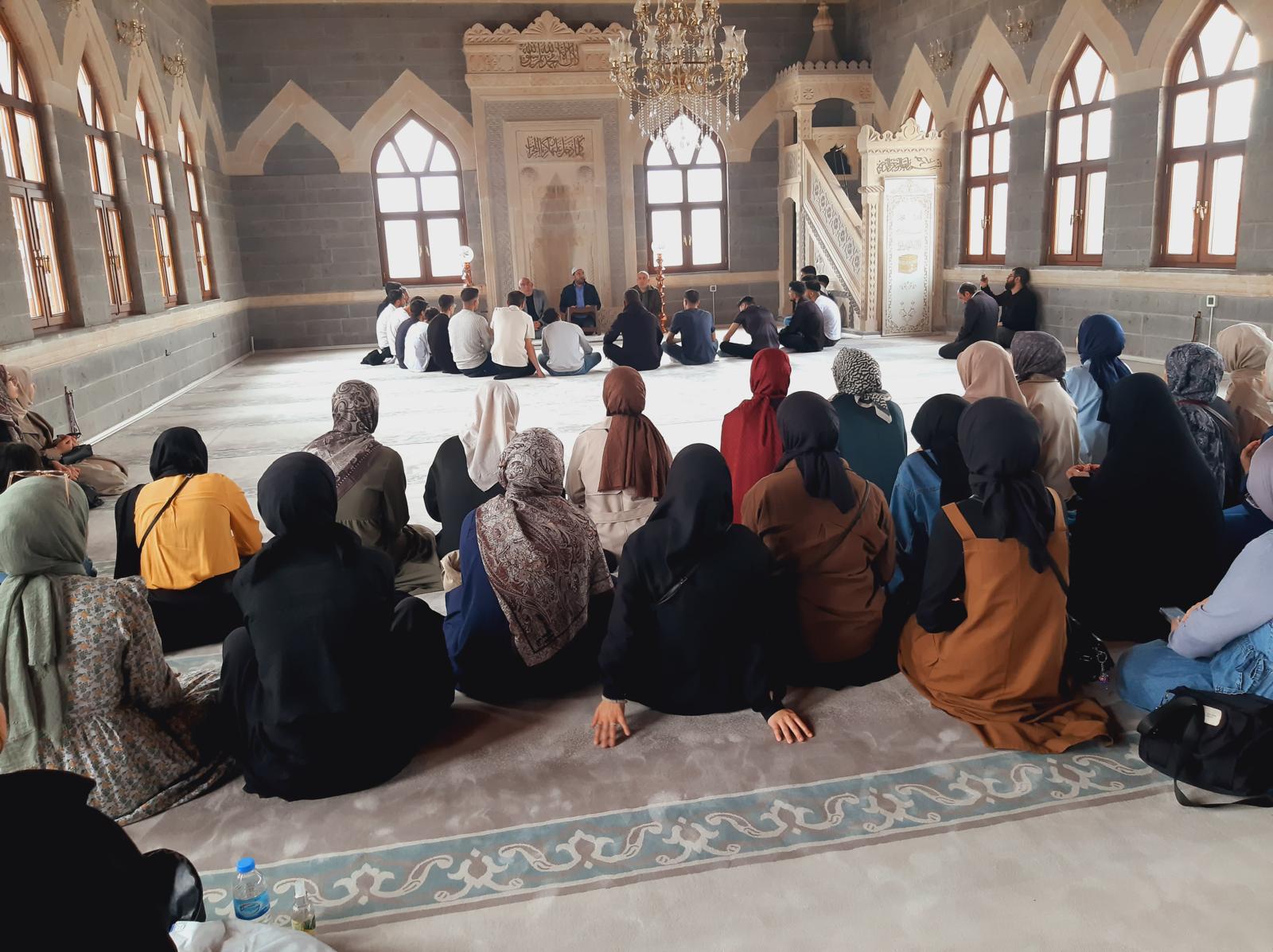 “ERZİNCAN’DA ÜÇ VAKİT” PROJESİ GENÇLERDEN YOĞUN İLGİ GÖRDÜ