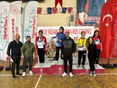 ERZİNCANLI HAFSANUR BİLEK GÜREŞİNDE TÜRKİYE FİNALLERİNE KALDI