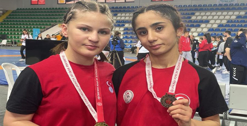 GÜREŞÇİ KIZLARDAN TÜRKİYE ŞAMPİYONLUĞU VE ÜÇÜNCÜLÜĞÜ!