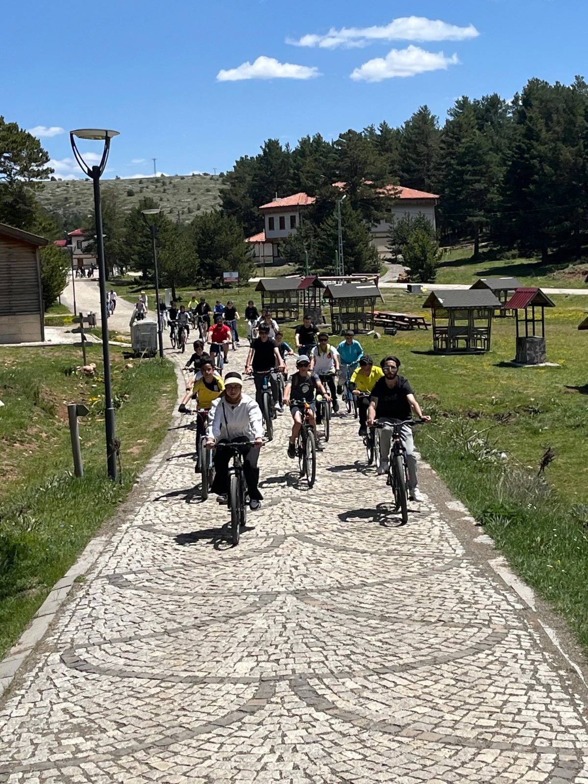 REFAHİYE BİSİKLET TURU, GENÇLER DOĞAYLA BULUŞTU, ÇEVRE İÇİN PEDAL ÇEVİRDİ