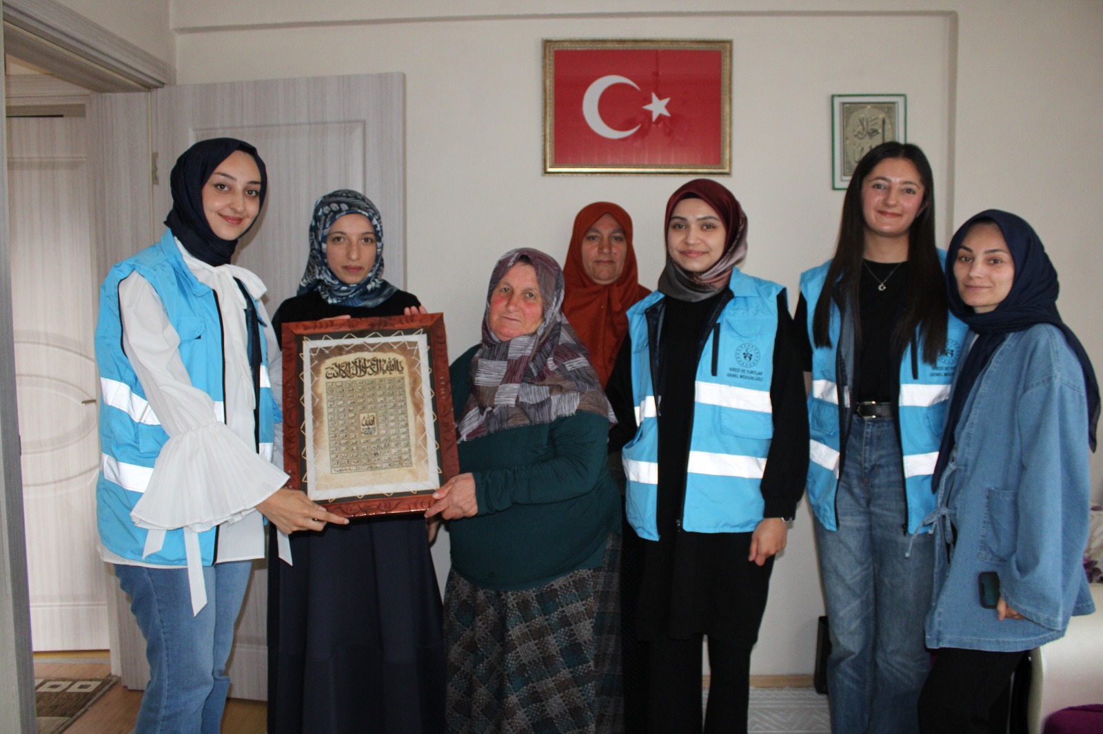 TERZİ BABA YURDU ÖĞRENCİLERİNDEN ŞEHİT ANNESİNE ANNELER GÜNÜ ZİYARETİ!