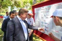 VALİ AYDOĞDU, ERZİNCAN LİSESİ TÜBİTAK 4006 BİLİM FUARI’NI ZİYARET ETTİ