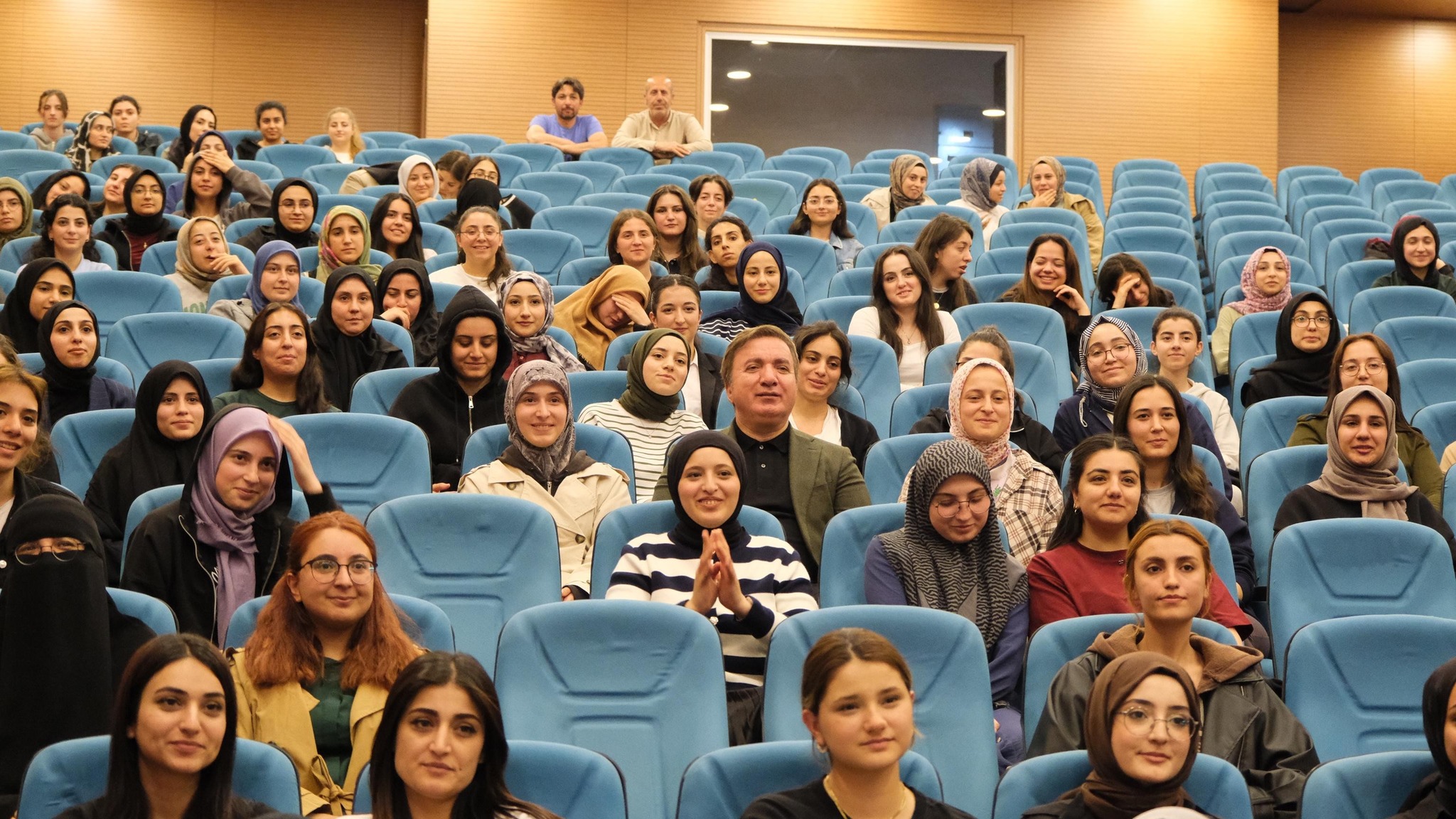 VALİ AYDOĞDU KYK’DA SÖYLEŞİ PROGRAMINA KATILDI