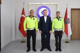 YOĞUN YAĞMURDA YOLDA KALAN SÜRÜCÜLERE POLİS DESTEĞİ